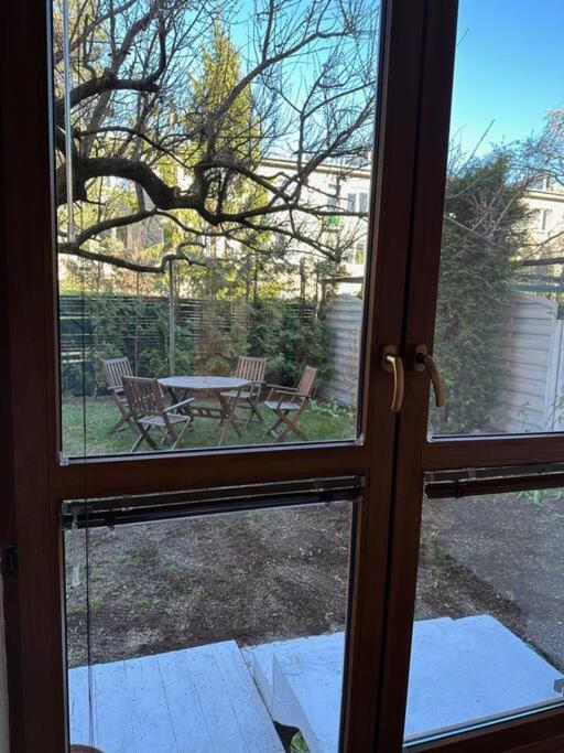 Apartament Stary Mokotow, Z Ogrodkiem