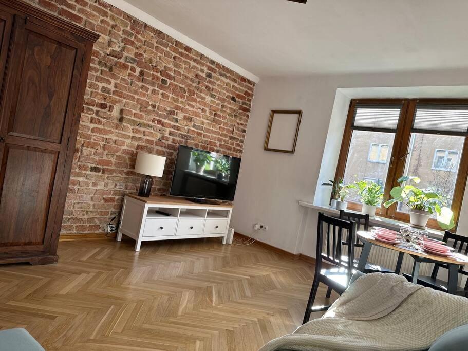 Apartament Stary Mokotow, Z Ogrodkiem
